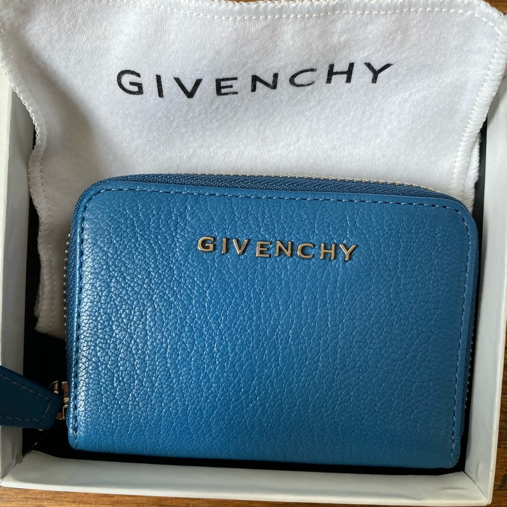 Givenchy Wallet💙
